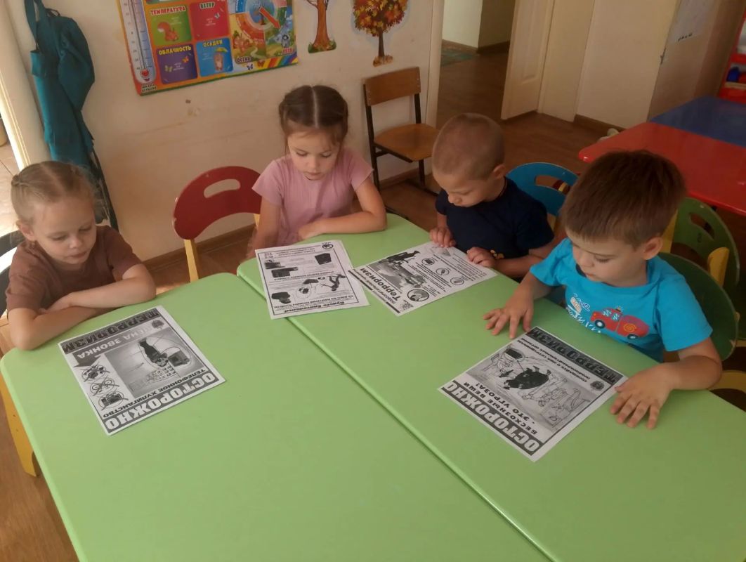 В средней группе «Цветные ладошки» МКДОУ «Детский сад г. Фатежа «Золотой ключик » прошла тематическая неделя, посвящённая вопросам безопасности В средней группе «Цветные ладошки» МКДОУ «Детский сад г. Фатежа «Золотой ключик » прошла тематическая неделя, посвящённая вопросам безопасности