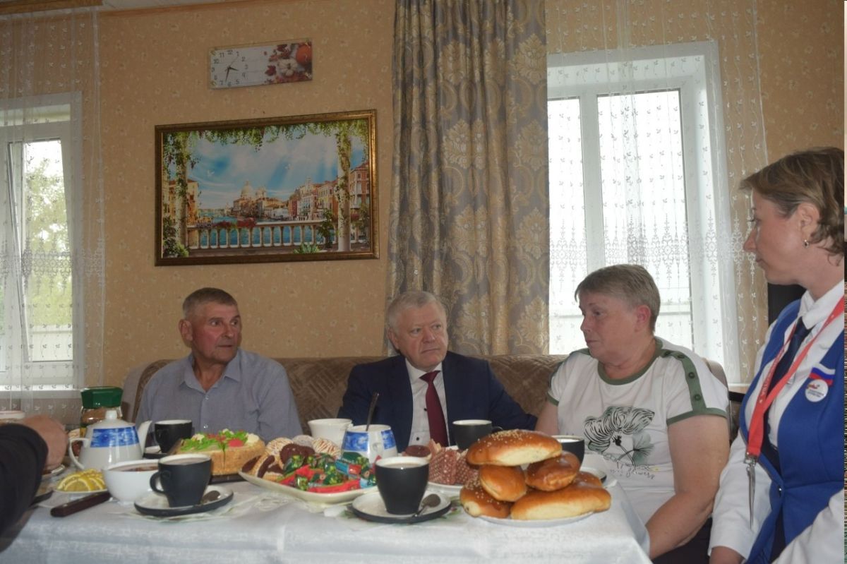 В рамках рабочего визита в Поныровский район депутат Государственной Думы Василий Пискарев совместно с депутатом Курской областной Думы Эдуардом Дюминым, главой района Владимиром Торубаровым и координатором Фонда «Защитники... В рамках рабочего визита в Поныровский район депутат Государственной Думы Василий Пискарев совместно с депутатом Курской областной Думы Эдуардом Дюминым, главой района Владимиром Торубаровым и координатором Фонда «Защитники...
