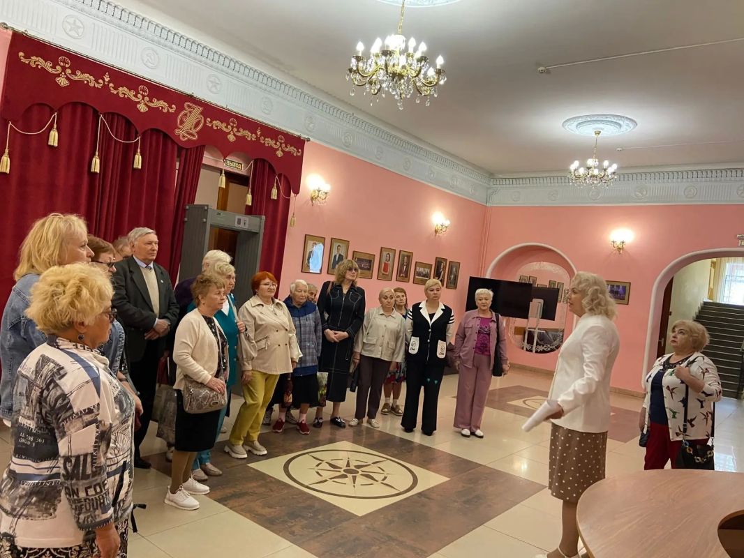 В рамках долголетнего сотрудничества получатели социальных услуг учреждения «Ветеран» посетили Курскую государственную филармонию, где прошла экскурсионно-музыкальная программа «Курск исторический В рамках долголетнего сотрудничества получатели социальных услуг учреждения «Ветеран» посетили Курскую государственную филармонию, где прошла экскурсионно-музыкальная программа «Курск исторический