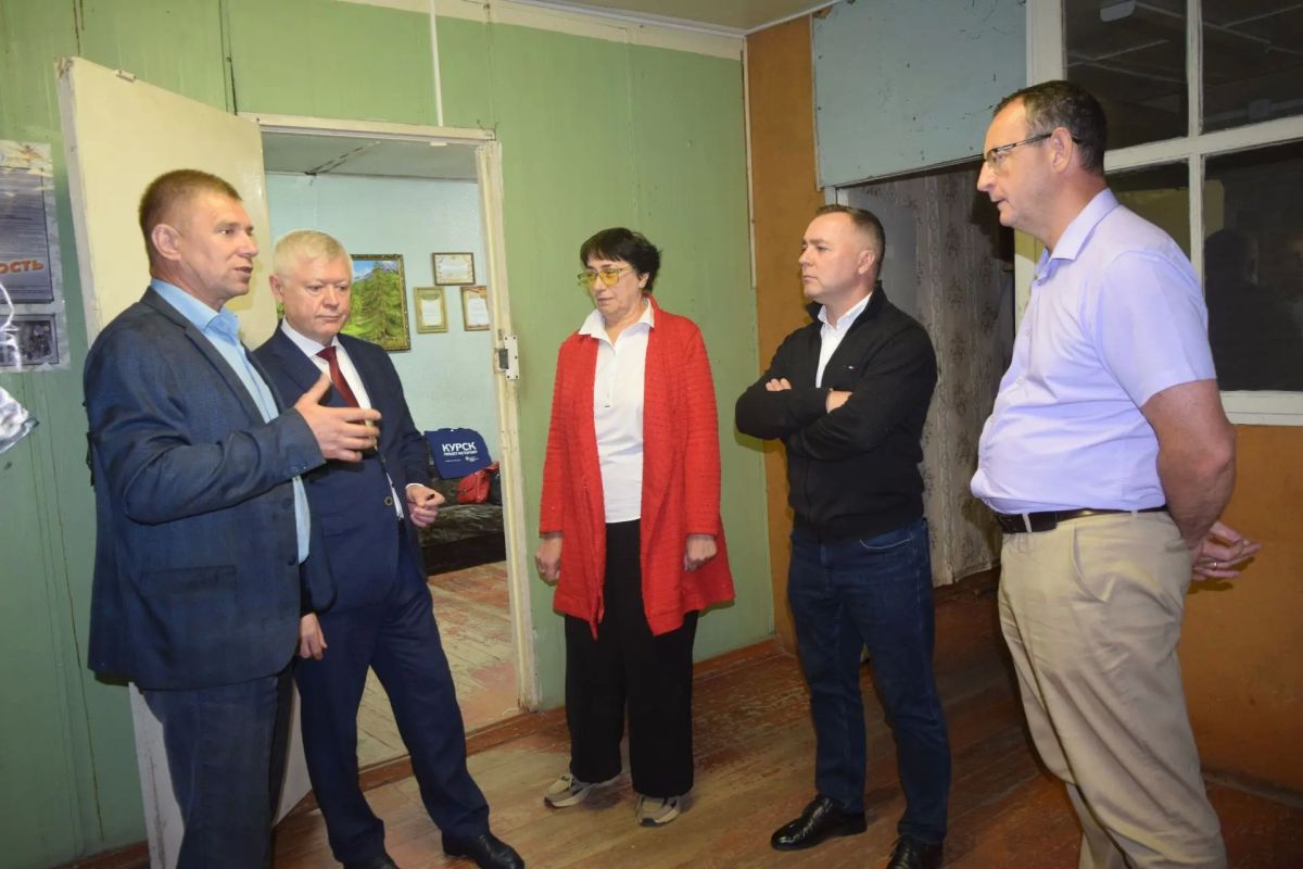 Посетил Василий Пискарев и редакцию районной газеты «Знамя победы»