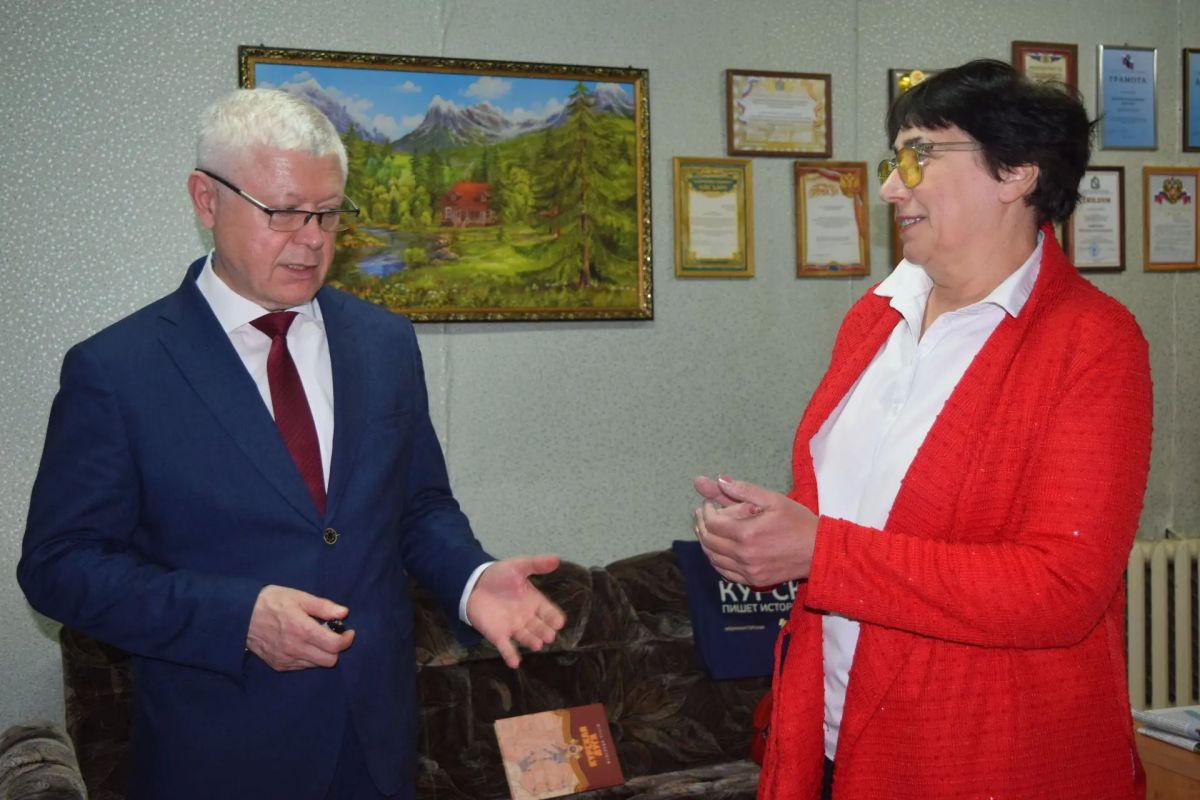 Посетил Василий Пискарев и редакцию районной газеты «Знамя победы» Посетил Василий Пискарев и редакцию районной газеты «Знамя победы»