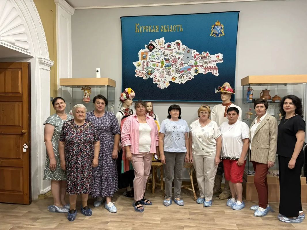 Получатели социальных услкг центра «Наше время» побывали на экскурсии в вытсавочном зале «Курские ремесла» областного Дома народного творчества, где познакомились с .традиционными промыслами и знаменитыми мастерами нашего...