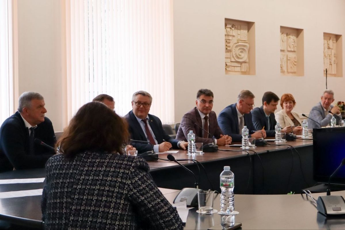 Екатерина Харченко: По решению Совета ректоров высших учебных заведений Курской области я вошла в его состав и приняла участие в первом для меня заседании в статусе руководителя Курского государственного университета Екатерина Харченко: По решению Совета ректоров высших учебных заведений Курской области я вошла в его состав и приняла участие в первом для меня заседании в статусе руководителя Курского государственного университета