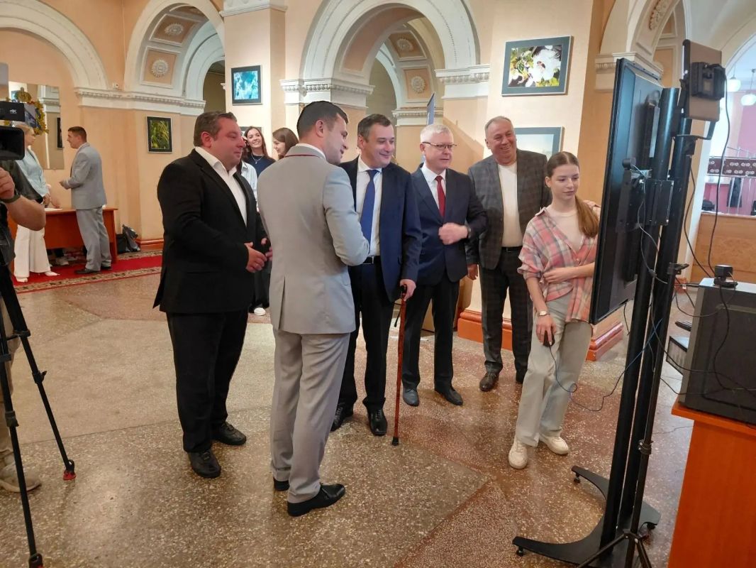 В Курске отметили День железнодорожника В нашем приграничном регионе железнодорожники работают в сложных условиях, но инфраструктура отрасли продолжает развиваться. Железная дорога остается надежным партнером промышленности... В Курске отметили День железнодорожника В нашем приграничном регионе железнодорожники работают в сложных условиях, но инфраструктура отрасли продолжает развиваться. Железная дорога остается надежным партнером промышленности...
