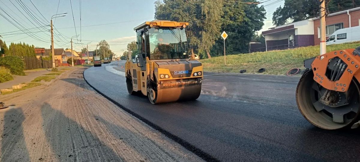 В Курске на Кавказской и Пучковке началась укладка асфальта: дорожники работают ночью