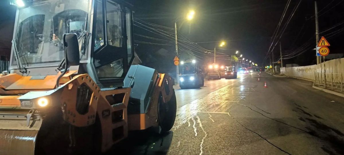 В Курске на Кавказской и Пучковке началась укладка асфальта: дорожники работают ночью В Курске на Кавказской и Пучковке началась укладка асфальта: дорожники работают ночью
