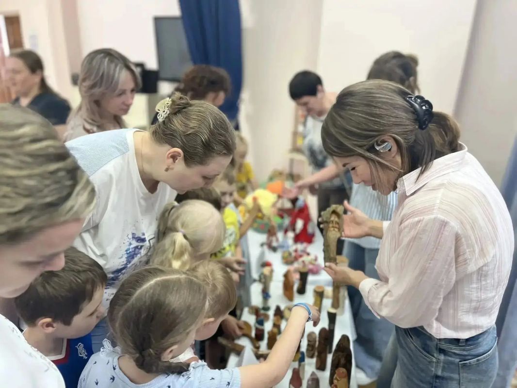 детском саду № 120 состоялась выставка-конкурс детско-родительского творчества «История семьи в истории страны» детском саду № 120 состоялась выставка-конкурс детско-родительского творчества «История семьи в истории страны»