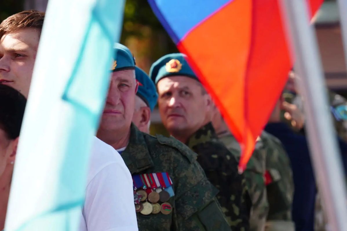 Игорь Корпунков: Сегодня стадион «Энергетик» в Курчатове стал площадкой для яркого события — «Братство крылатой пехоты: открытый диалог» Игорь Корпунков: Сегодня стадион «Энергетик» в Курчатове стал площадкой для яркого события — «Братство крылатой пехоты: открытый диалог»