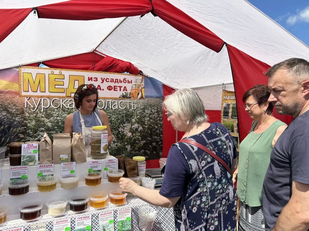 Сладкие выходные: ярмарка «Курский мёд» развернулась у гипермаркета «Линия» на Энгельса