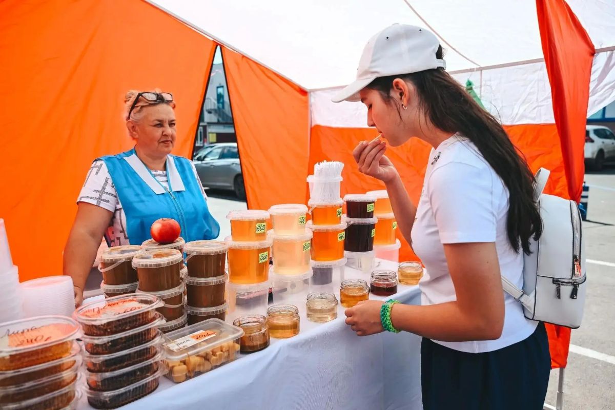В Курске открылась ярмарка «Курский мед» В Курске открылась ярмарка «Курский мед»
