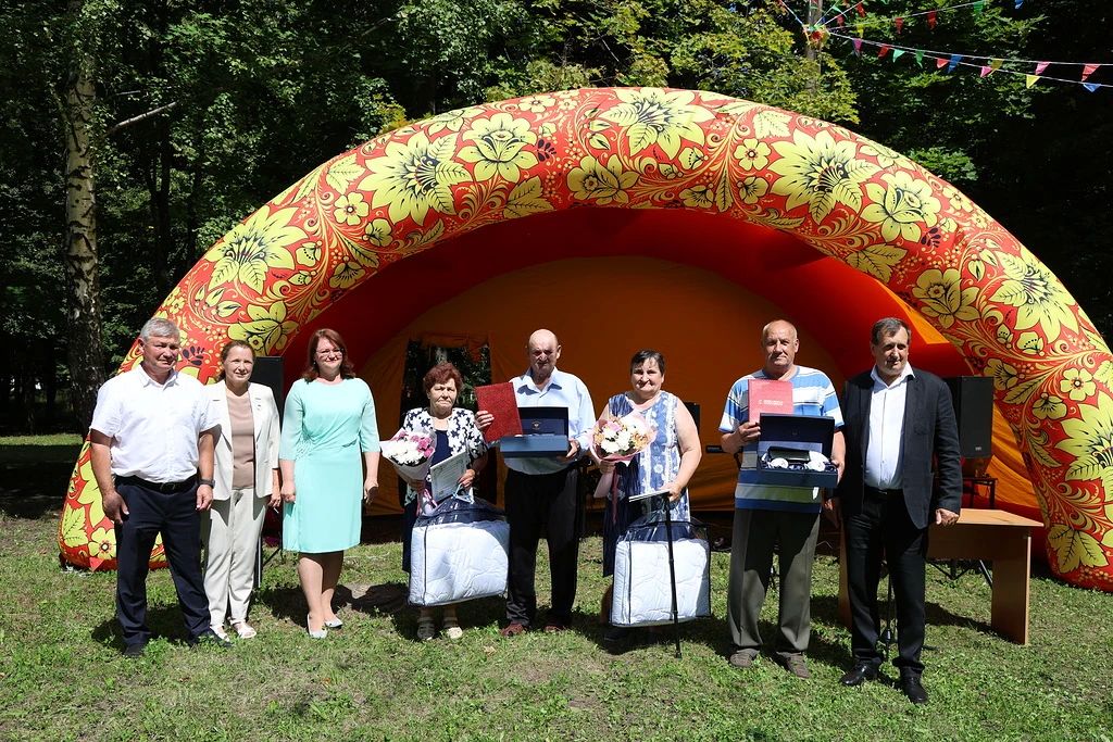 В поселке Магнитный прошло торжественное мероприятие, посвященное двойному празднику – 53-й годовщине со дня основания поселка и станции «Курбакинская» и Дню железнодорожника В поселке Магнитный прошло торжественное мероприятие, посвященное двойному празднику – 53-й годовщине со дня основания поселка и станции «Курбакинская» и Дню железнодорожника