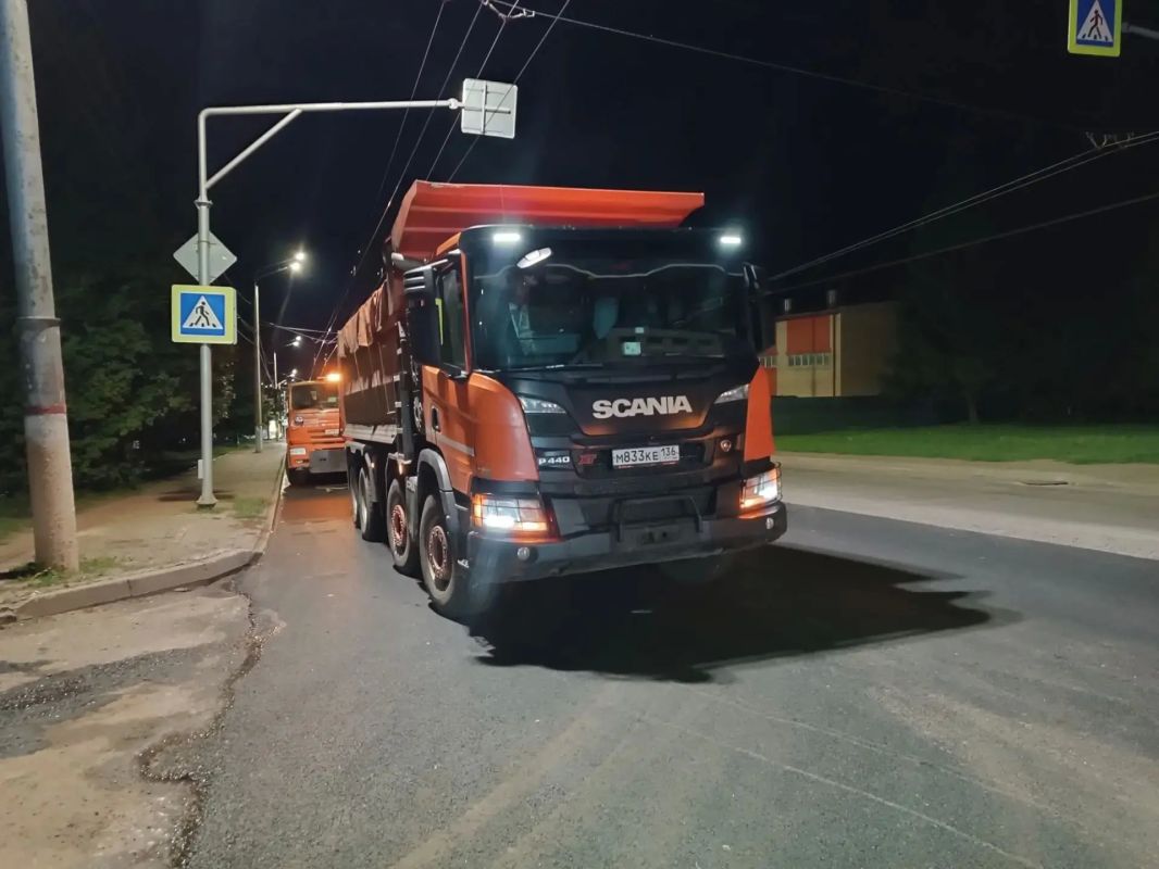 В Курске укладывают асфальт на улицах Кавказская и Пучковка В Курске укладывают асфальт на улицах Кавказская и Пучковка