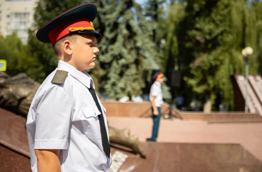 Куряне отмечают День ВДВ. В Курске жители отмечают 96 лет со дня образования Воздушно-десантных войск России Куряне отмечают День ВДВ. В Курске жители отмечают 96 лет со дня образования Воздушно-десантных войск России