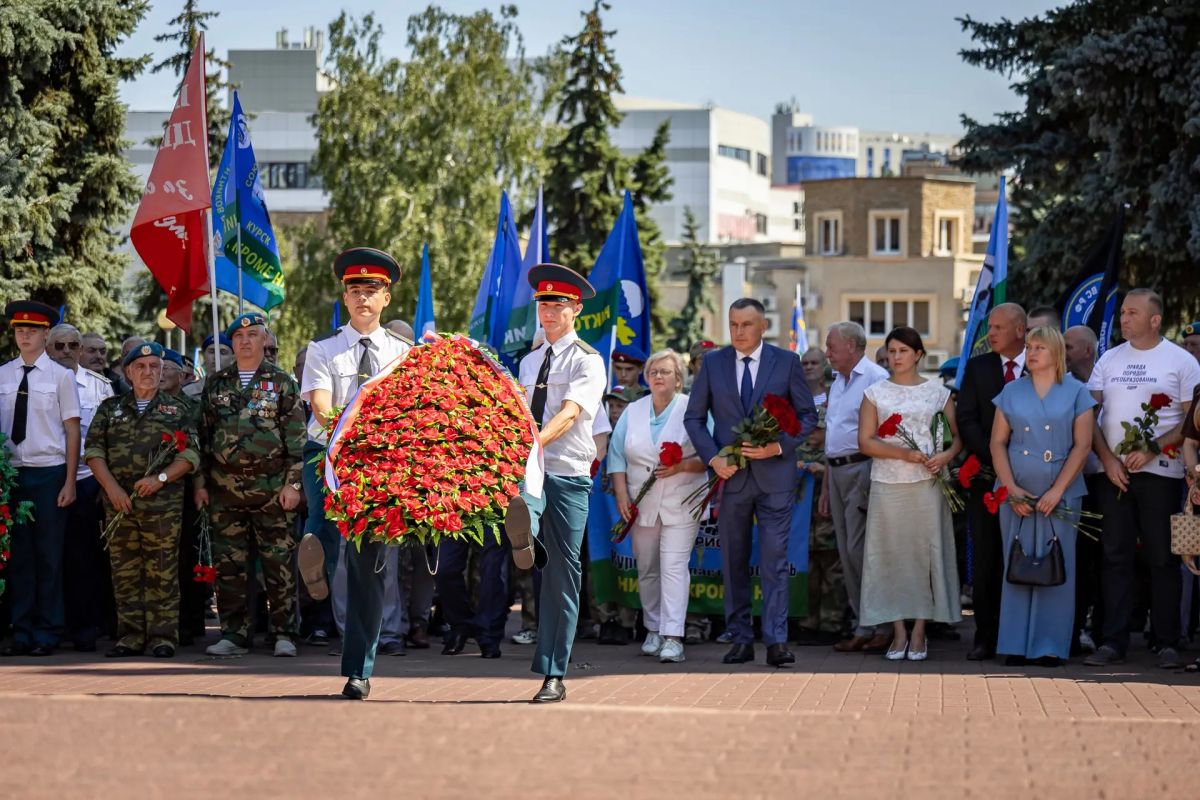 Друзья, сегодня особенный день для всей страны — День Воздушно-десантных войск Друзья, сегодня особенный день для всей страны — День Воздушно-десантных войск