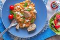 Простая прелесть греческой яичницы: Strapatsada с фетой и помидорами