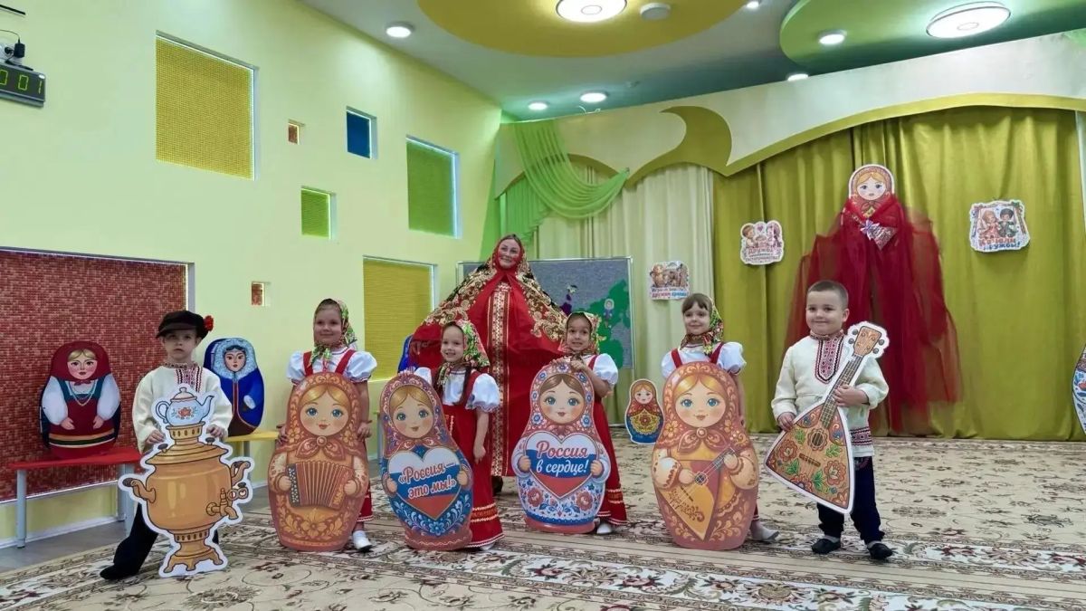 Ко Дню дружбы народов в детском саду № 19 прошёл «Матрёшкин хоровод» Ко Дню дружбы народов в детском саду № 19 прошёл «Матрёшкин хоровод»