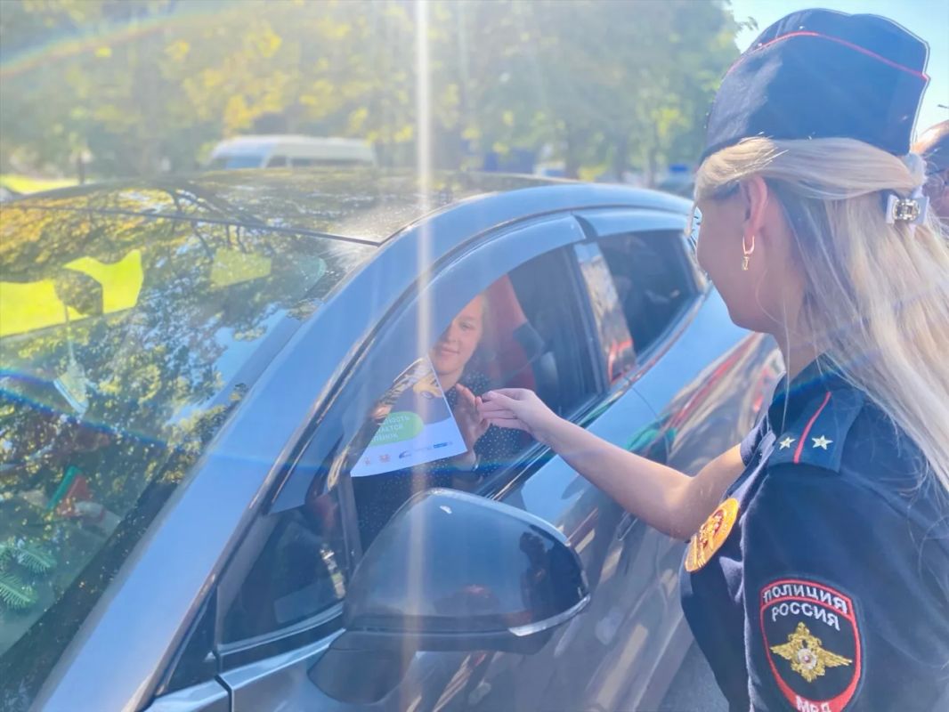 Железногорская Госавтоинспекция совместно с председателем общественного совета полиции, представителем «Совета отцов» Владимиром Тюфекчиевым, в рамках месячника безопасности напомнила родителям о правилах перевозки детей в... Железногорская Госавтоинспекция совместно с председателем общественного совета полиции, представителем «Совета отцов» Владимиром Тюфекчиевым, в рамках месячника безопасности напомнила родителям о правилах перевозки детей в...