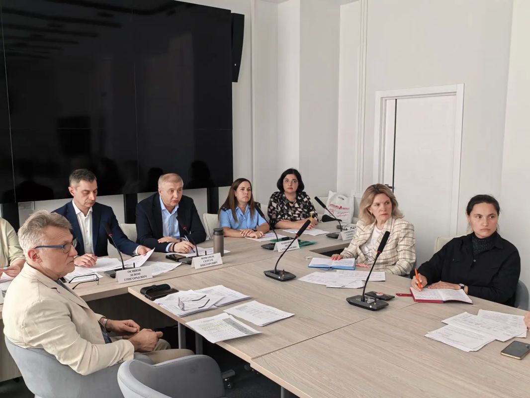 На минувшей неделе под руководством заместителя Губернатора Курской области Сергея Фофанова состоялось заседание межведомственной комиссии Курской области по противодействию нелегальной занятости На минувшей неделе под руководством заместителя Губернатора Курской области Сергея Фофанова состоялось заседание межведомственной комиссии Курской области по противодействию нелегальной занятости