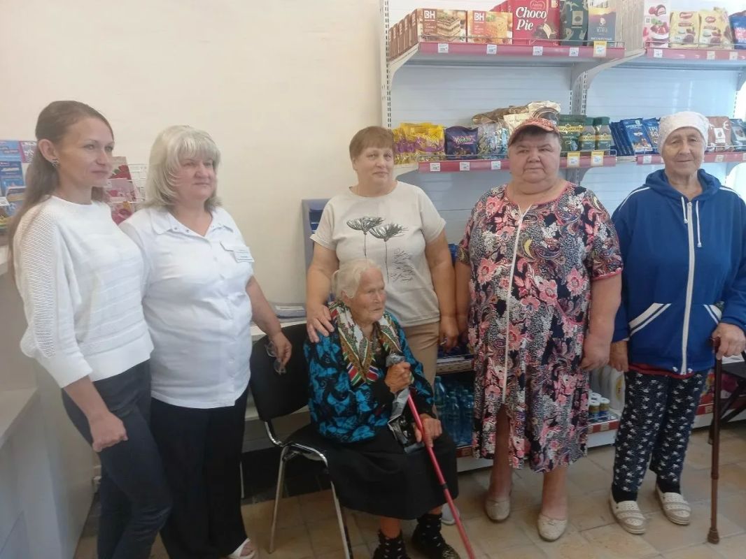 Депутаты встречаются с населением Депутаты встречаются с населением