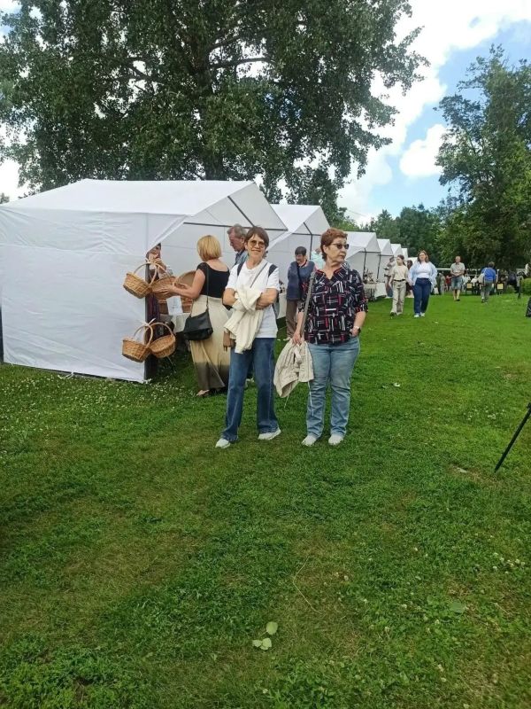 Участники социального проекта «Курское долголетие» клуба «Стимул» побывали на традиционном Фетовском литературномузыкальном празднике в усадьбе Афанасия Фета — и это было по-настоящему незабываемо! Тихие аллеи, наполненные... Участники социального проекта «Курское долголетие» клуба «Стимул» побывали на традиционном Фетовском литературномузыкальном празднике в усадьбе Афанасия Фета — и это было по-настоящему незабываемо! Тихие аллеи, наполненные...