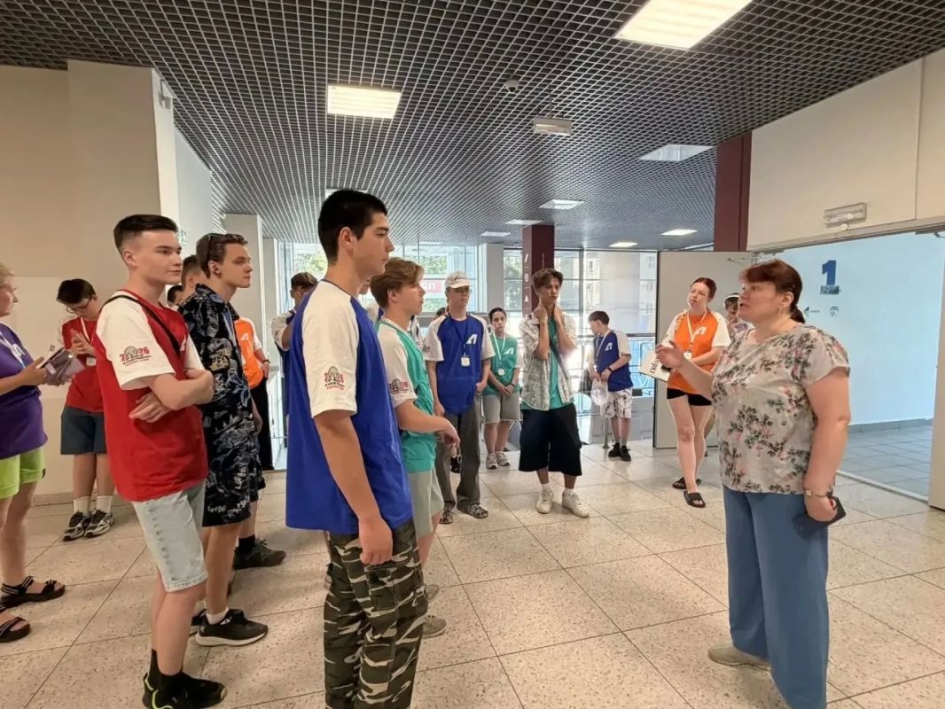 Курские школьники принимают участие в межрегиональной программе «Академия первых» Курские школьники принимают участие в межрегиональной программе «Академия первых»