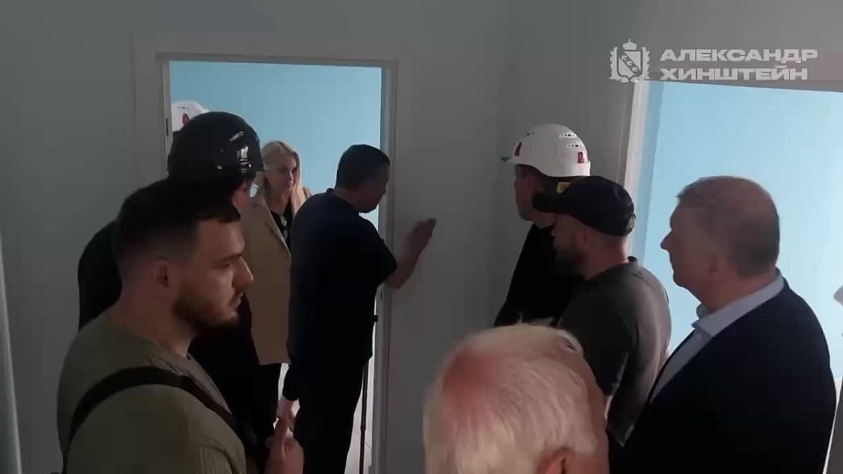 Восстанавливаем то, что разрушил враг: Александр Хинштейн проверил ремонт соцобъектов в приграничье
