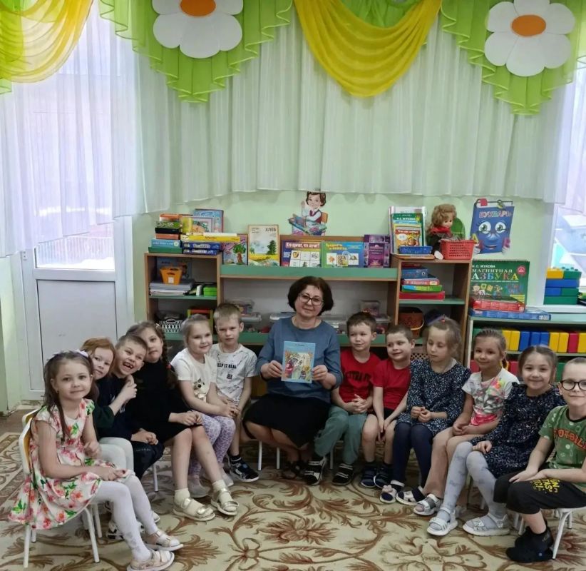 Посылку из Якутска получили воспитанники детского сада № 112 Посылку из Якутска получили воспитанники детского сада № 112