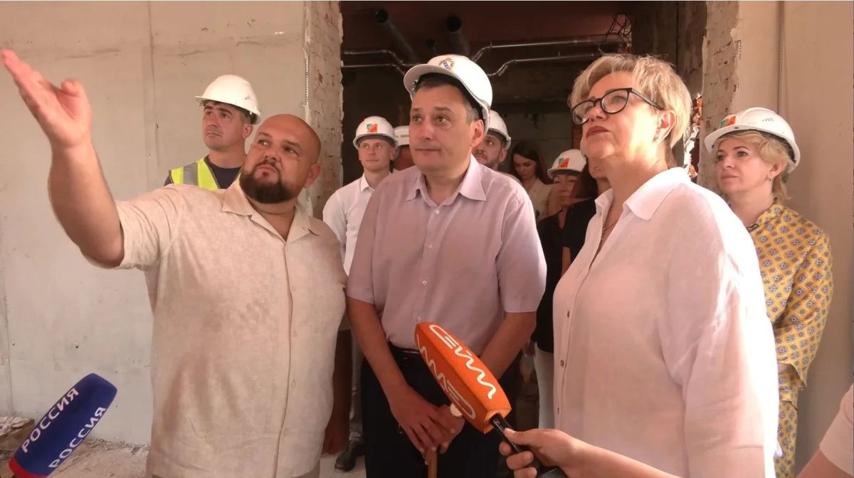 Александр Хинштейн осмотрел ход ремонта гинекологического отделения в Курске Александр Хинштейн осмотрел ход ремонта гинекологического отделения в Курске