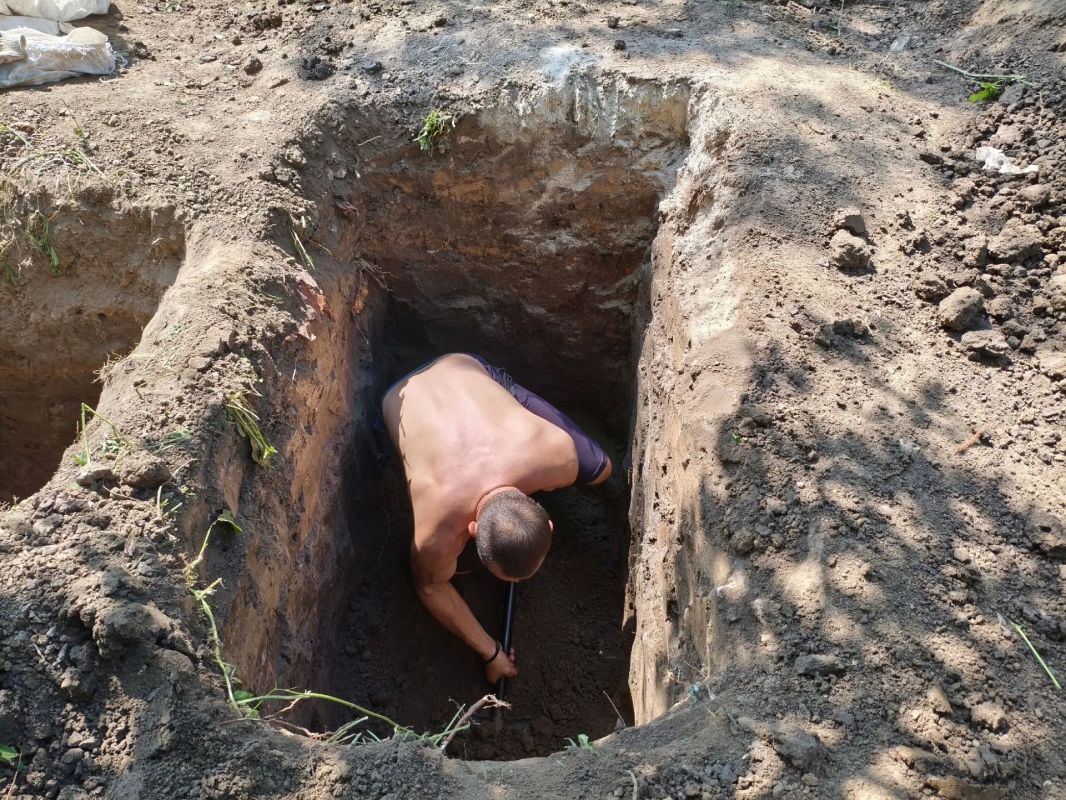 В Курске в Знаменской роще обнаружили останки семи мирных жителей В Курске в Знаменской роще обнаружили останки семи мирных жителей