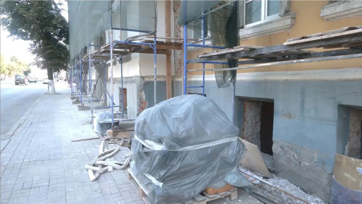 Александр Хинштейн осмотрел ход ремонта гинекологического отделения в Курске Александр Хинштейн осмотрел ход ремонта гинекологического отделения в Курске