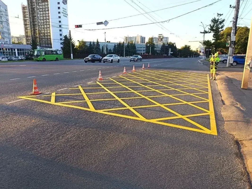 Курске на тринадцати улицах обновили дорожную разметку Курске на тринадцати улицах обновили дорожную разметку