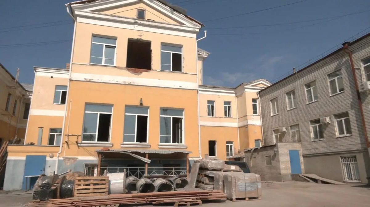 Александр Хинштейн осмотрел ход ремонта гинекологического отделения в Курске Александр Хинштейн осмотрел ход ремонта гинекологического отделения в Курске