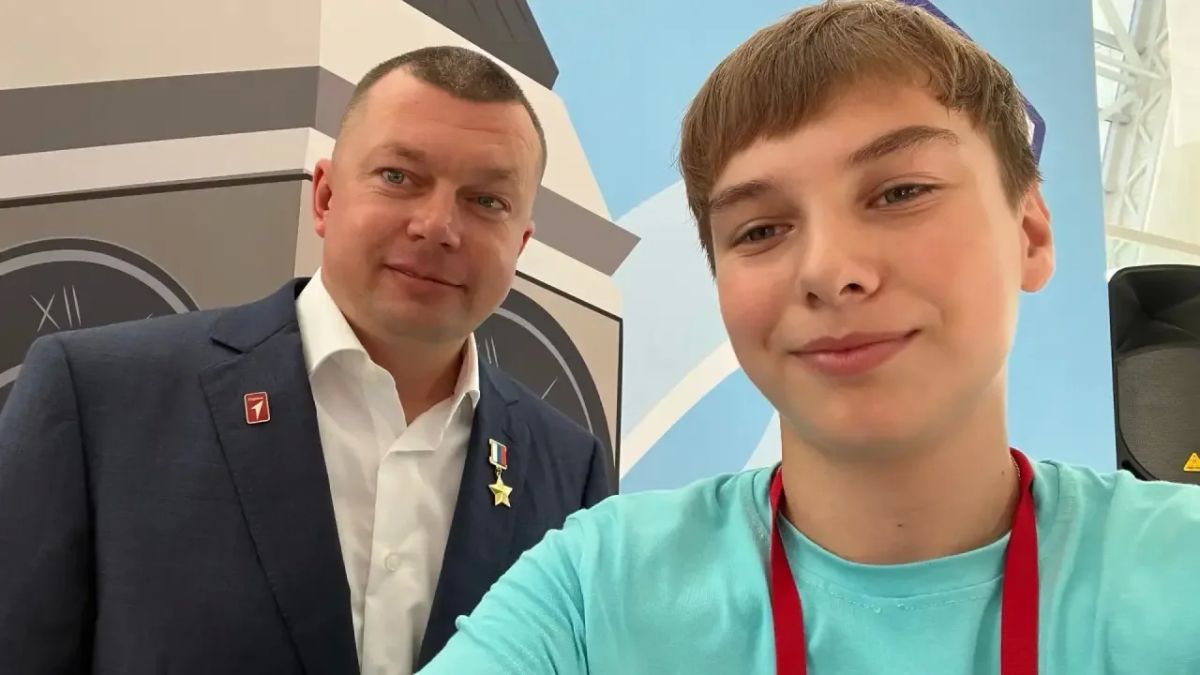 Курские школьники возвращаются с финала «Большой перемены» после встречи с Путиным Курские школьники возвращаются с финала «Большой перемены» после встречи с Путиным