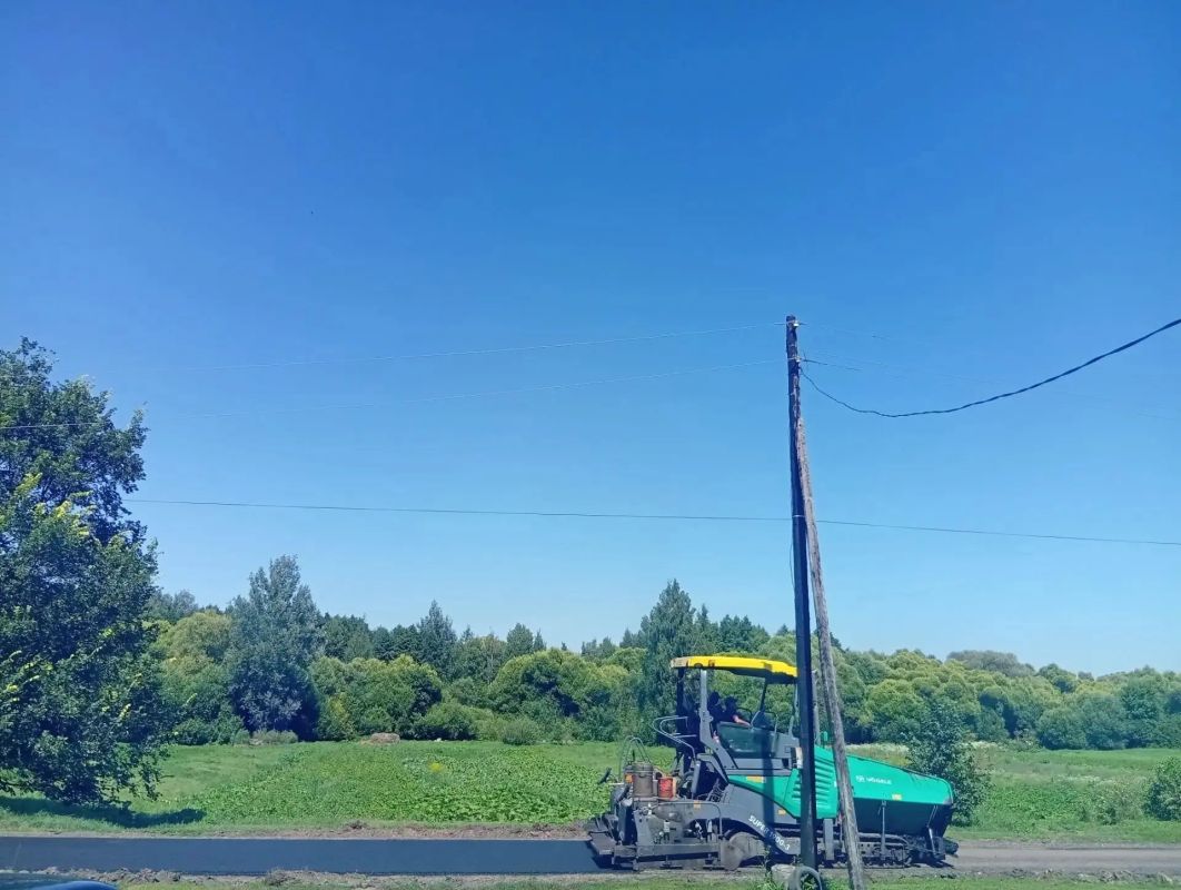 На участке дороги в селе Луневка Глебовского сельсовета продолжается обновление дорожного полотна На участке дороги в селе Луневка Глебовского сельсовета продолжается обновление дорожного полотна