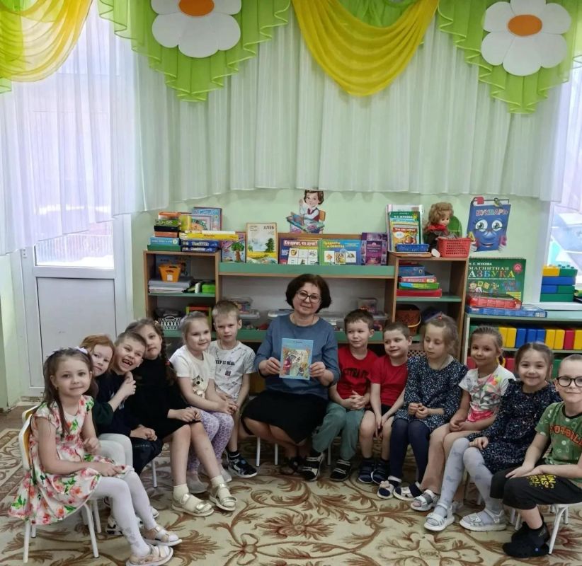 Посылку из Якутска получили воспитанники детского сада № 112 Посылку из Якутска получили воспитанники детского сада № 112