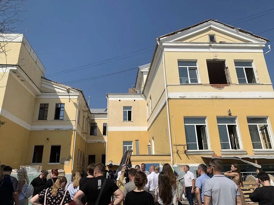 В Курске за 420 млн рублей реконструируют историческое здание роддома на улице Ленина