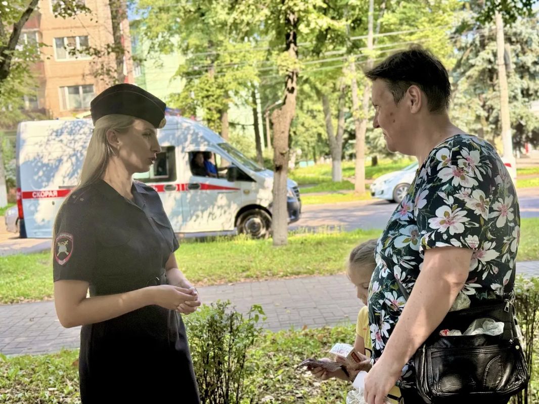 Сотрудники железногорской Госавтоинспекции провели профилактическую акцию «Зебра», направленную на снижение числа дорожнотранспортных происшествий с участием пешеходов Сотрудники железногорской Госавтоинспекции провели профилактическую акцию «Зебра», направленную на снижение числа дорожнотранспортных происшествий с участием пешеходов