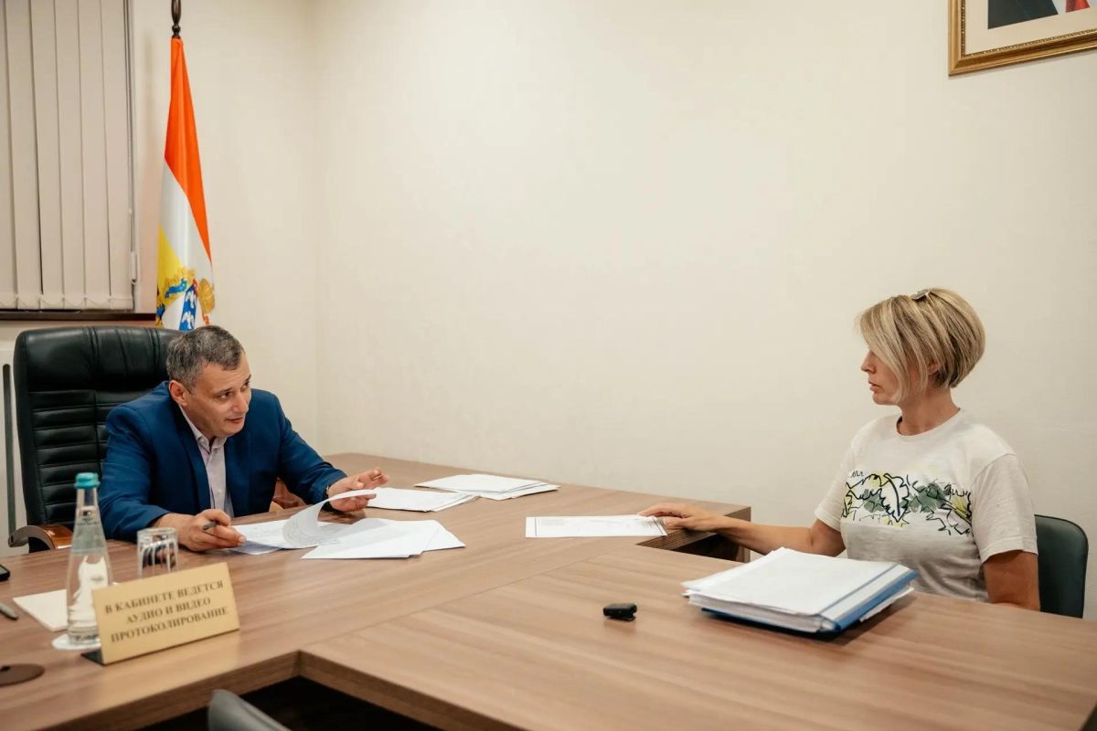 Хинштейн решил проблемы курян с дорогами и выплатами Хинштейн решил проблемы курян с дорогами и выплатами