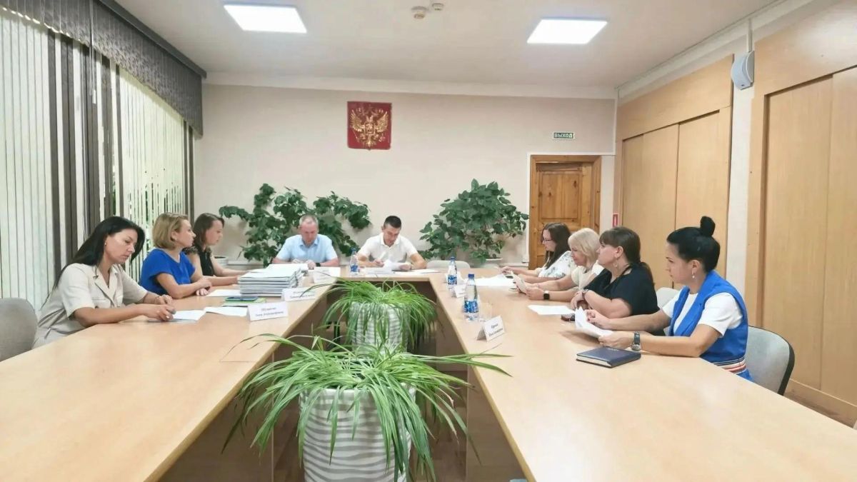 Под председательством первого заместителя главы администрации города Владимира Гребенкина в комитете социальной защиты населения состоялось очередное заседание межведомственной комиссии, где были рассмотрены заявления курян... Под председательством первого заместителя главы администрации города Владимира Гребенкина в комитете социальной защиты населения состоялось очередное заседание межведомственной комиссии, где были рассмотрены заявления курян...