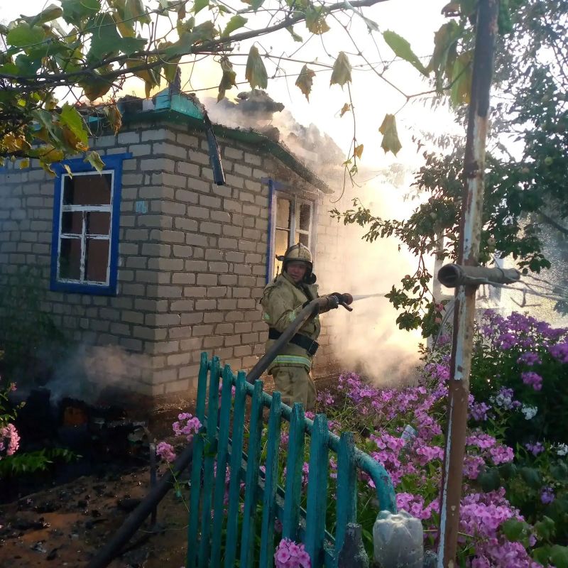 Горение дома в СНТ"Малиновая роща" Железногорского района ликвидировано Горение дома в СНТ"Малиновая роща" Железногорского района ликвидировано