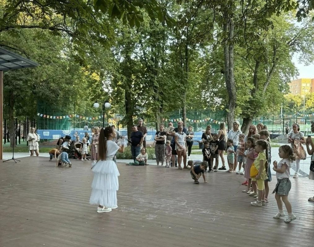 Юные таланты Дома искусств «Ритм» представили свою творческую программу в парке Пионеров Юные таланты Дома искусств «Ритм» представили свою творческую программу в парке Пионеров