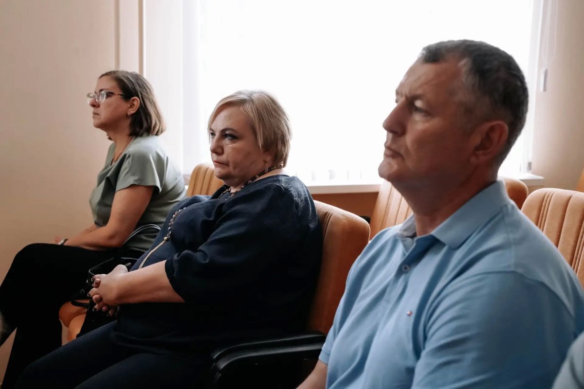 Председатель комитета молодежной политики Курской области Максим Щедрин провел во Дворце молодежи совещание с руководителями детских оздоровительных лагерей региона Председатель комитета молодежной политики Курской области Максим Щедрин провел во Дворце молодежи совещание с руководителями детских оздоровительных лагерей региона