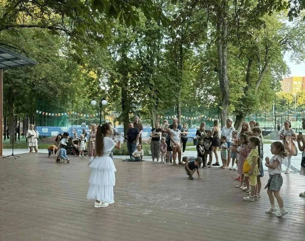 В Курском парке Пионеров показали творческую программу В Курском парке Пионеров показали творческую программу