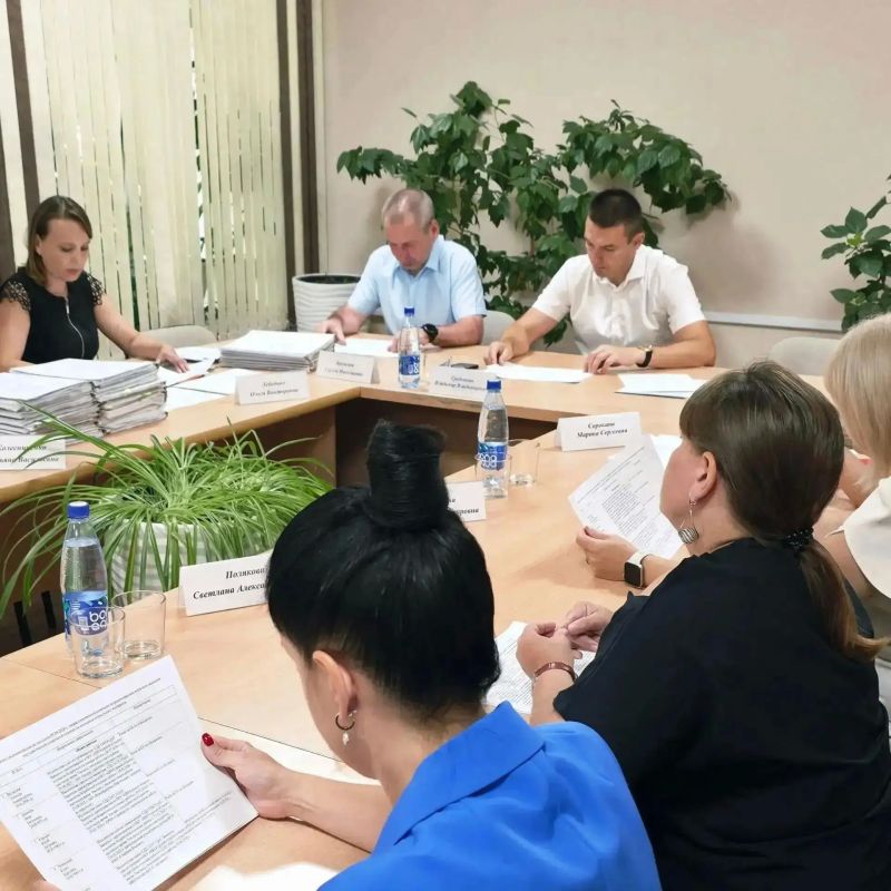 Под председательством первого заместителя главы администрации города Владимира Гребенкина в комитете социальной защиты населения состоялось очередное заседание межведомственной комиссии, где были рассмотрены заявления курян... Под председательством первого заместителя главы администрации города Владимира Гребенкина в комитете социальной защиты населения состоялось очередное заседание межведомственной комиссии, где были рассмотрены заявления курян...