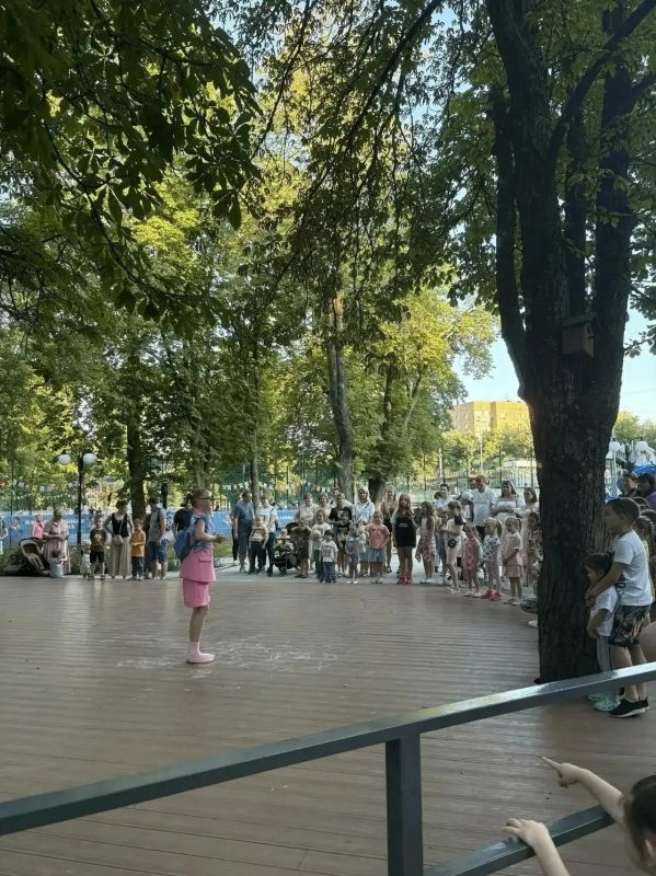 В Курском парке Пионеров показали творческую программу В Курском парке Пионеров показали творческую программу