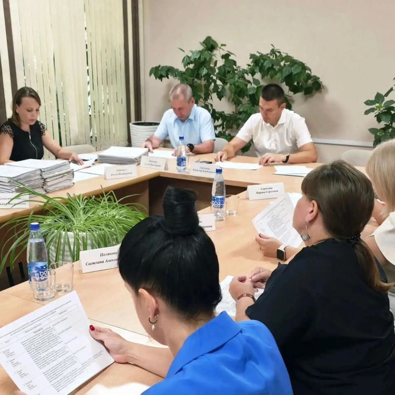 Под председательством первого заместителя главы администрации города Владимира Гребенкина в комитете социальной защиты населения состоялось очередное заседание межведомственной комиссии, где были рассмотрены заявления курян... Под председательством первого заместителя главы администрации города Владимира Гребенкина в комитете социальной защиты населения состоялось очередное заседание межведомственной комиссии, где были рассмотрены заявления курян...