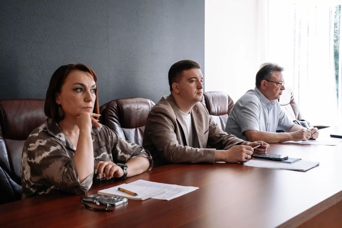 Председатель комитета молодежной политики Курской области Максим Щедрин провел во Дворце молодежи совещание с руководителями детских оздоровительных лагерей региона Председатель комитета молодежной политики Курской области Максим Щедрин провел во Дворце молодежи совещание с руководителями детских оздоровительных лагерей региона