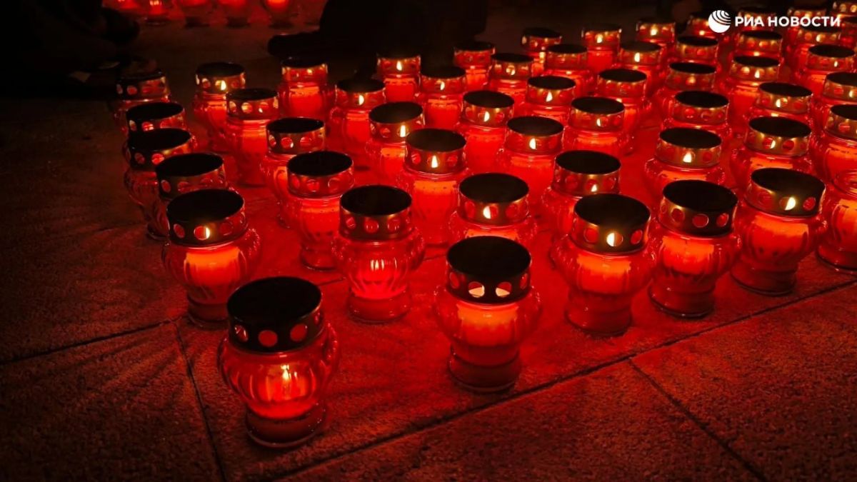 Более 4,5 тысяч свечей зажгли в Курске в годовщину вторжения ВСУ в регион - их расположили в форме надписи "6 августа Более 4,5 тысяч свечей зажгли в Курске в годовщину вторжения ВСУ в регион - их расположили в форме надписи "6 августа