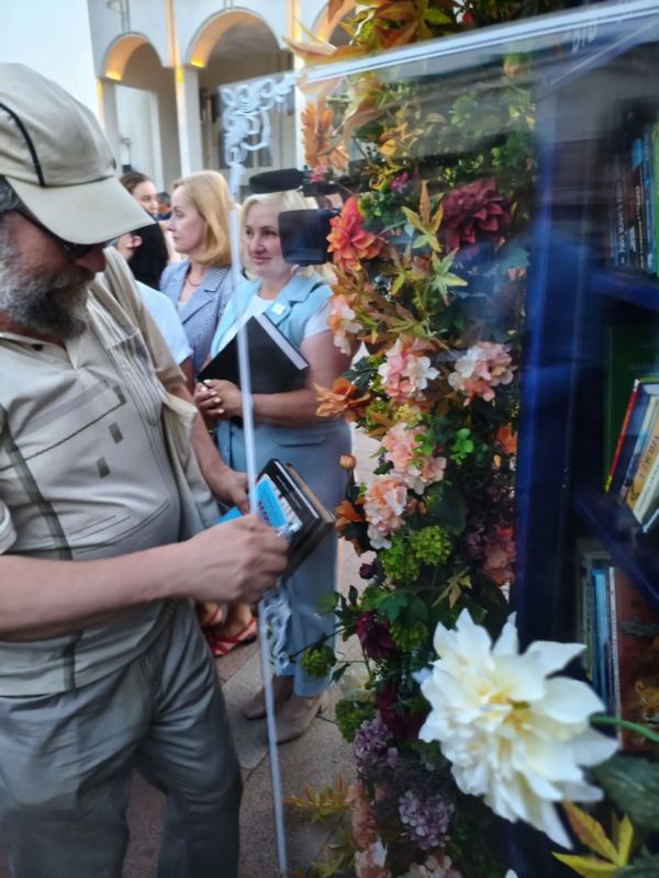 В Курске открылась новая точка книгообмена на Театральной площади В Курске открылась новая точка книгообмена на Театральной площади