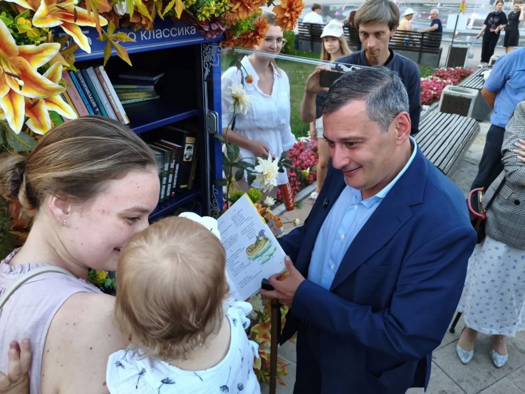 В Курске открылась новая точка книгообмена на Театральной площади В Курске открылась новая точка книгообмена на Театральной площади